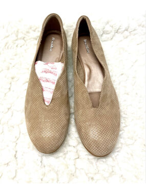 NWOT BeautiFeel Jolie flats in Champagne Shiny Scale color women size 42/11.5